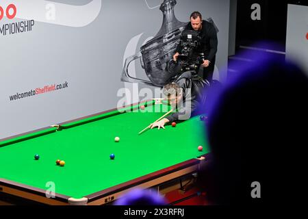 Ryan Day takes a shot, during the Cazoo World Championships 2024 at Crucible Theatre, Sheffield, United Kingdom. 28th Apr, 2024. (Photo by Cody Froggatt/News Images) in Sheffield, United Kingdom on 4/28/2024. (Photo by Cody Froggatt/News Images/Sipa USA) Credit: Sipa USA/Alamy Live News Stock Photo
