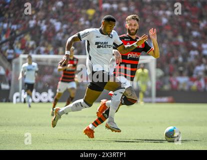 Rio De Janeiro, Brazil. 28th Apr, 2024. Rio de Janeiro, Brazil, April 28th 2024: Junior Santos of Botafogo in action during the Campeonato Brasileiro football match between Flamengo v Botafogo at the Maracanã stadium in Rio de Janeiro, Brazil. (Andre Ricardo/Sports Press Photo/SPP) Credit: SPP Sport Press Photo. /Alamy Live News Stock Photo