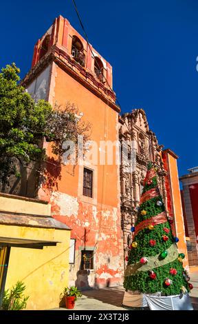 Parroquia y Templo de Belen with a Christmas tree in Guanajuato, Mexico Stock Photo