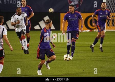 Frisco, United States. 27th Apr, 2024. Houston midfielder Hector Herrera #16 controls the ball during the Major League Soccer (MLS) between FC Dallas and Houston Dynamo FC at Toyota Stadium. Final score FC Dallas 2 Dynamo 0. on April 27, 2024, in Frisco, Texas. (Photo by Javier Vicencio/Eyepix Group/Sipa USA) Credit: Sipa USA/Alamy Live News Stock Photo