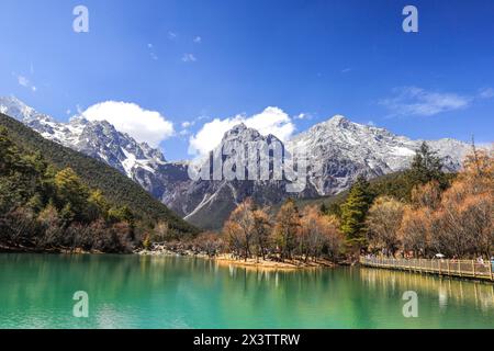 Stunning scenery of Blue Moon Valley in Lijiang, Yunnan, China, with the Jade Dragon Snow Mountain in the background Stock Photo