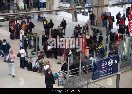 Flower shop at the Gare du Nord (North Station), one of the seven large mainline TGV railway station termini in Paris France. Stock Photo