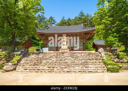 Singyesa, a Korean Buddhist temple in Onjong ri, Kangwon province, North Korea. Translation: Taeung Hall Stock Photo