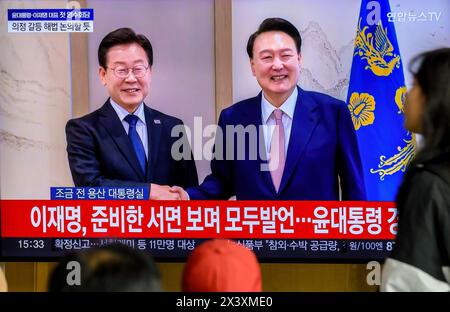 South Korea's 24-hour Yonhapnews TV shows South Korean President Yoon Suk Yeol (R) meeting with main opposition Democratic Party leader Lee Jae-myung (L) during a news program at the Seoul Railway Station in Seoul. Opposition leader Lee Jae-Myung asked President Yoon Suk Yeol on April 29 to agree to a special probe into suspicions surrounding a Marine's death and to resolve suspicions surrounding his family in an apparent reference to first lady Kim Keon Hee. Opposition leader Lee made the demands during his first-ever meeting with President Yoon at the presidential office, which followed the Stock Photo