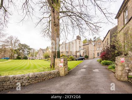 Giggleswick Public School buildings are a prominent feature in a quiet North Yorkshire village. Stock Photo