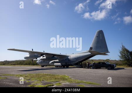 U.S. Marines assigned to Marine Air Control Squadron 4, Marine Air Control Group 18, 1st Marine Aircraft Wing (MAW), and Marine Aerial Refueler Transp Stock Photo