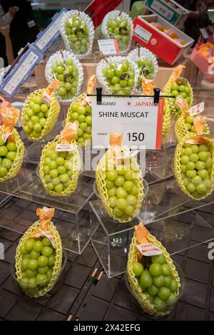 Kuala Lumpur, Malaysia - February 12, 2023 : Fresh Organic Japan Shine Muscat grapes selling in the supermarket. Stock Photo