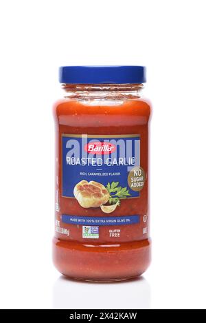 IRVINE, CALIFORNIA - 26 APR 2024: A jar of Barilla Roasted Garlic Pasta Sauce. Stock Photo