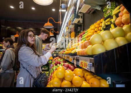 Shoppers at the South Melbourne market. The market is an inner city landmark and favorite of tourists. South Melbourne, Victoria, Australia. Stock Photo