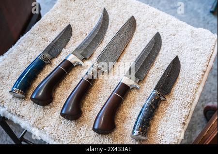 traditional oriental Uzbek chust knives made of Damascus steel with ...