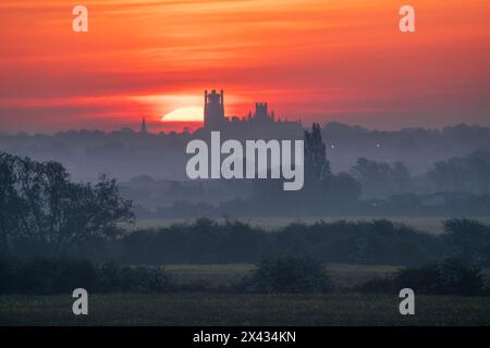 Sunrise behind Ely Cathedral, as seen from Haddenham Stock Photo