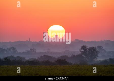 Sunrise behind Ely Cathedral, as seen from Haddenham Stock Photo