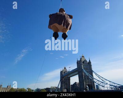 London, UK. 30 April 2024  A huge inflatable model of Aunt Marge from Harry Potter and the Prisoner of Azkaban is suspended via ropes near Tower Bridge and London Bridge in London, marking the 20th anniversary of the release of the film adaptation of the book. The prop weighs 95kgs, with a circumference of 11.7 metres.   © Simon King/ Alamy Live News Stock Photo