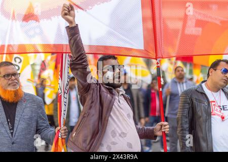 Milano, Italia. 30th Apr, 2024. Corteo dei lavoratori del sindacato Cub di Tigotà contro licenziamenti e chiusura del magazzino di Broni da Via Taramelli alla sede della Regione Lombardia - Cronaca - Milano, Italia - Martedì, 30 Aprile 2024 (foto Stefano Porta/LaPresse) Procession of Tigotà workers against layoffs and closure of the Broni warehouse from Via Taramelli to the headquarters of the Lombardy Region - News - Milano, Italy - Tuesday, April 30, 2024 (photo Stefano Porta/LaPresse) Credit: LaPresse/Alamy Live News Stock Photo