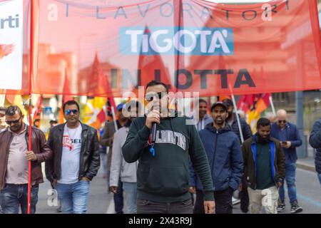 Milano, Italia. 30th Apr, 2024. Corteo dei lavoratori del sindacato Cub di Tigotà contro licenziamenti e chiusura del magazzino di Broni da Via Taramelli alla sede della Regione Lombardia - Cronaca - Milano, Italia - Martedì, 30 Aprile 2024 (foto Stefano Porta/LaPresse) Procession of Tigotà workers against layoffs and closure of the Broni warehouse from Via Taramelli to the headquarters of the Lombardy Region - News - Milano, Italy - Tuesday, April 30, 2024 (photo Stefano Porta/LaPresse) Credit: LaPresse/Alamy Live News Stock Photo