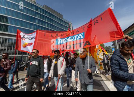 Milano, Italia. 30th Apr, 2024. Corteo dei lavoratori del sindacato Cub di Tigotà contro licenziamenti e chiusura del magazzino di Broni da Via Taramelli alla sede della Regione Lombardia - Cronaca - Milano, Italia - Martedì, 30 Aprile 2024 (foto Stefano Porta/LaPresse) Procession of Tigotà workers against layoffs and closure of the Broni warehouse from Via Taramelli to the headquarters of the Lombardy Region - News - Milano, Italy - Tuesday, April 30, 2024 (photo Stefano Porta/LaPresse) Credit: LaPresse/Alamy Live News Stock Photo