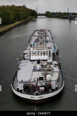 The motor tanker Wiki leaves the Wanne-Eickel lock system into the underwater, Rhine-Herne Canal, Herne, Ruhr area, Germany Stock Photo