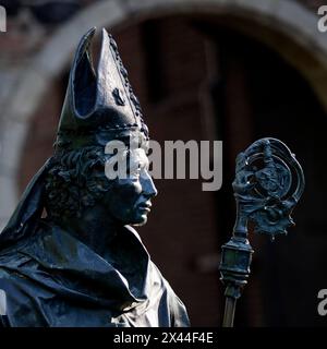 Bronze sculpture of Friedrich III von Saarwerden, artist Bert Gerresheim, Zons, Dormagen, Lower Rhine, North Rhine-Westphalia, Germany Stock Photo