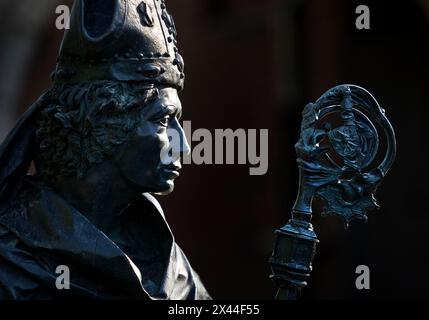 Bronze sculpture of Friedrich III von Saarwerden, artist Bert Gerresheim, Zons, Dormagen, Lower Rhine, North Rhine-Westphalia, Germany Stock Photo