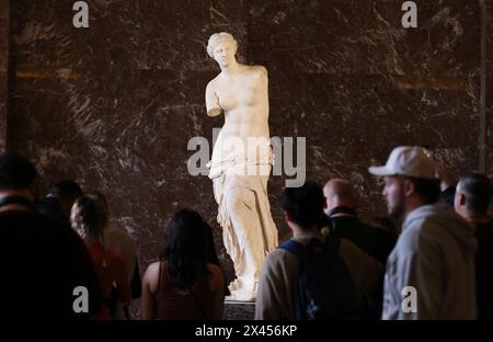 Paris, France. 22nd Mar, 2023. This photo taken on March 22, 2023 shows the statue la Venus de Milo at the Louvre Museum in Paris, France. Credit: Gao Jing/Xinhua/Alamy Live News Stock Photo