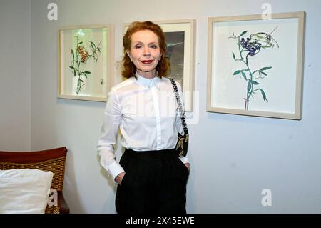 Sibylle Prinzessin von Preußen bei der Vernissage Hoffnungsglück mit Werken von Sibylle Prinzessin von Preußen und Grita Götze anlässlich des Gallery Weekends in der Galerie Kunst-Kontor. Potsdam, 28.04.2024 *** Sibylle Princess of Prussia at the vernissage Hoffnungsglück with works by Sibylle Princess of Prussia and Grita Götze on the occasion of the Gallery Weekend at Galerie Kunst Kontor Potsdam, 28 04 2024 Foto:xM.xWehnertx/xFuturexImagex hoffnungsglueck4411 Stock Photo