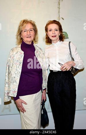 Annette Lepenies und Sibylle Prinzessin von Preußen bei der Vernissage Hoffnungsglück mit Werken von Sibylle Prinzessin von Preußen und Grita Götze anlässlich des Gallery Weekends in der Galerie Kunst-Kontor. Potsdam, 28.04.2024 *** Annette Lepenies and Sibylle Princess of Prussia at the vernissage Hoffnungsglück with works by Sibylle Princess of Prussia and Grita Götze on the occasion of the Gallery Weekend at Galerie Kunst Kontor Potsdam, 28 04 2024 Foto:xM.xWehnertx/xFuturexImagex hoffnungsglueck4413 Stock Photo