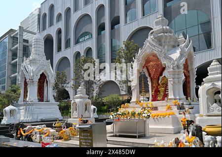 The popular Ganesha Phra Phikanet & Trimurti shrines at Central World Mall, Bangkok, see many Thais & overseas visitors who pray for blessings Stock Photo