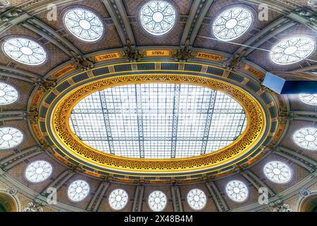 The emblematic room, the Oval room is open to all. The Richelieu Site, Bibliotheque Nationale at 5, rue Vivienne, Paris, France. The Richelieu site is Stock Photo