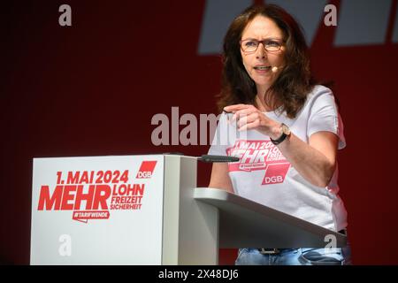 Hanover, Germany. 01st May, 2024. Yasmin Fahimi, DGB Chairwoman, speaks at the main rally of the German Trade Union Confederation (DGB) on May 1. Credit: Julian Stratenschulte/dpa/Alamy Live News Stock Photo