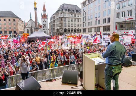 Maikundgebung des DGB mit Redner Frank Werneke, verdi-Vorsitzender, München, Tag der Arbeit, 1. Mai 2024 Deutschland, München, 1. Mai 2024, Maikundgebung des DGB mit Hauptredner Frank Werneke, verdi-Vorsitzender, Gewerkschaftskundgebung zum 1. Mai auf dem Marienplatz, Gewerkschaften fordern mehr Lohn, eine bessere Work-Life-Balance, mehr soziale Sicherheit, Tag der Arbeit, Feiertag, Bayern, *** May Day rally of the DGB with speaker Frank Werneke, verdi chairman, Munich, Labor Day, 1 May 2024 Germany, Munich, 1 May 2024, May Day rally of the DGB with keynote speaker Frank Werneke, verdi chairma Stock Photo