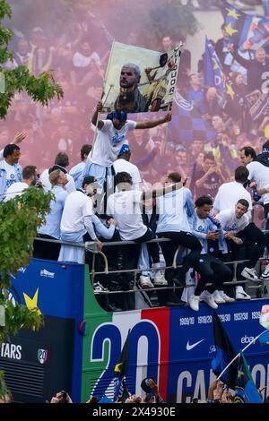 Milan, Italy. 28 April 2024. Denzel Dumfries of FC Internazionale holds a banner pepucting Theo Hernandez of AC Milan after the Serie A football match between FC Internazionale and Torino FC. Credit: Nicolò Campo/Alamy Live News Stock Photo