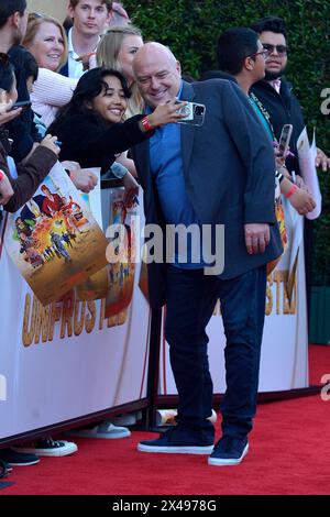 Dean Norris bei der Premiere des Netflix-Films 'Unfrosted' im Egyptian Theater. Los Angeles, 30.04.2024 Stock Photo