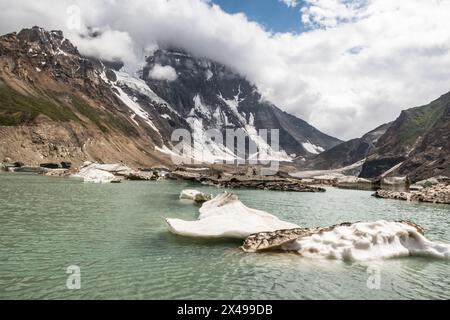 Iceberg glacial lake below the Lomvilad Pass, Warwan Valley, Pir Panjal Range, Kashmir, India Stock Photo