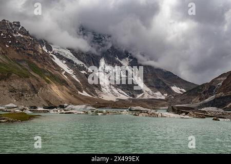 Iceberg glacial lake below the Lomvilad Pass, Warwan Valley, Pir Panjal Range, Kashmir, India Stock Photo