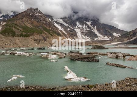 Iceberg glacial lake below the Lomvilad Pass, Warwan Valley, Pir Panjal Range, Kashmir, India Stock Photo