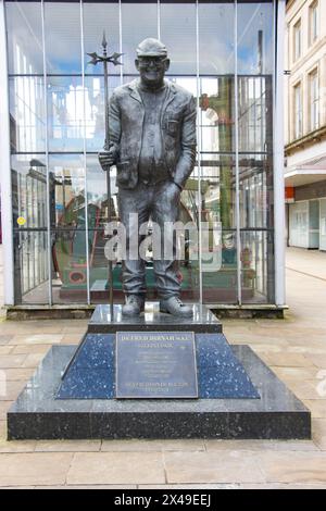 Statue of Dr Fred Dibnah MBE in Bolton Lancashire Stock Photo