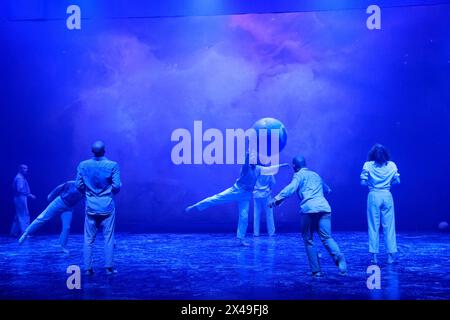 Folia, a contemporary dance show where hip-hop, classical and baroque music blend wonderfully at the 1001 Notes Festival in Limoges. On stage, dancers Stock Photo