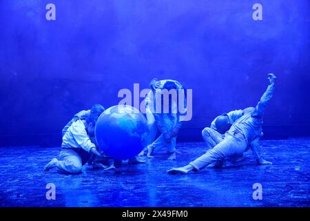 Folia, a contemporary dance show where hip-hop, classical and baroque music blend wonderfully at the 1001 Notes Festival in Limoges. On stage, dancers Stock Photo