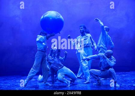 Folia, a contemporary dance show where hip-hop, classical and baroque music blend wonderfully at the 1001 Notes Festival in Limoges. On stage, dancers Stock Photo