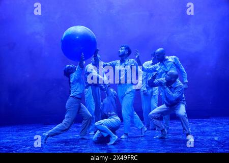 Folia, a contemporary dance show where hip-hop, classical and baroque music blend wonderfully at the 1001 Notes Festival in Limoges. On stage, dancers Stock Photo