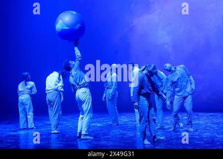 Folia, a contemporary dance show where hip-hop, classical and baroque music blend wonderfully at the 1001 Notes Festival in Limoges. On stage, dancers Stock Photo