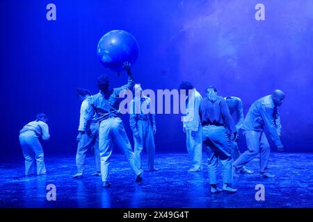 Folia, a contemporary dance show where hip-hop, classical and baroque music blend wonderfully at the 1001 Notes Festival in Limoges. On stage, dancers Stock Photo