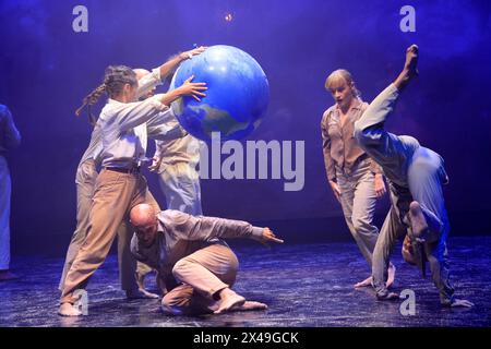 Folia, a contemporary dance show where hip-hop, classical and baroque music blend wonderfully at the 1001 Notes Festival in Limoges. On stage, dancers Stock Photo