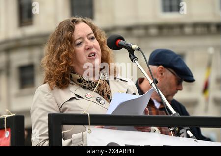 TRAFALGAR SQUARE, LONDON, UK. 1st May, 2024. Speaker Fran Heathcote of the PCS end the greed, corruption fat cats and stop the genocide in Palestine. Credit: See Li/Picture Capital/Alamy Live News Stock Photo