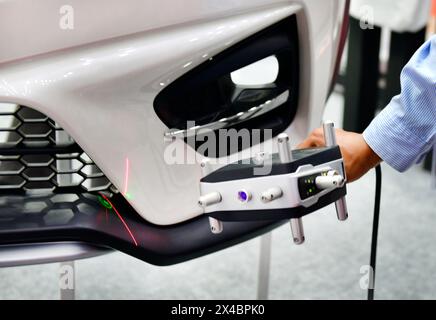 Hand-held 3D laser scanners measure the accuracy of automotive parts. in industrial plants Stock Photo