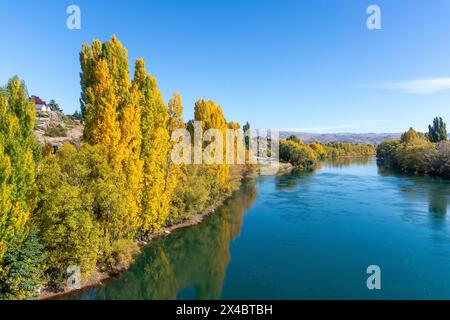 Alexandra Bridge and Clutha River in autumn, Central Otago, South ...