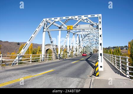 Alexandra Truss Arch Bridge in autumn, Alexandra (Areketanara), Otago, South Island, New Zealand Stock Photo