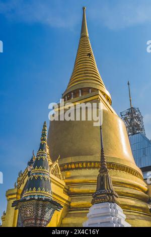 Gold Pagoda Phra Siratana Chedi, Grand Palace, Bangkok, Thailand. Palace was a complex of buildings and home of King of Thailand from 1782 to 1925. Phra built in 1855 Stock Photo