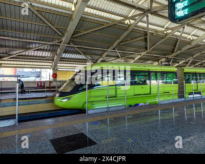 02 25 2024  Green Mono-Rail just entering the Lower Parel Station  runes Jacob Circle in South Mumbai with Chembur in eastern Mumbai Maharashtra India Stock Photo