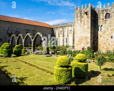 Santa Barbara garden with the medieval Episcopal Palace (old palace of the archbishops) of Braga, Portugal. Stock Photo